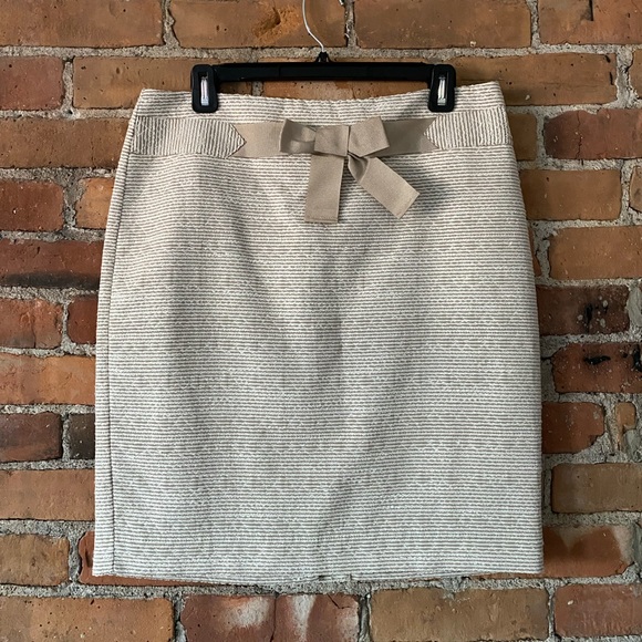 LOFT tan and white pencil skirt